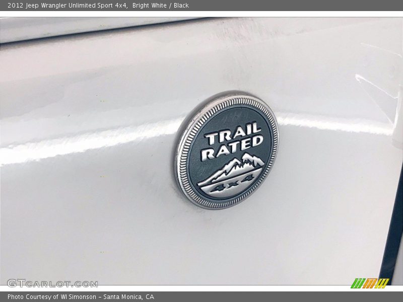 Bright White / Black 2012 Jeep Wrangler Unlimited Sport 4x4