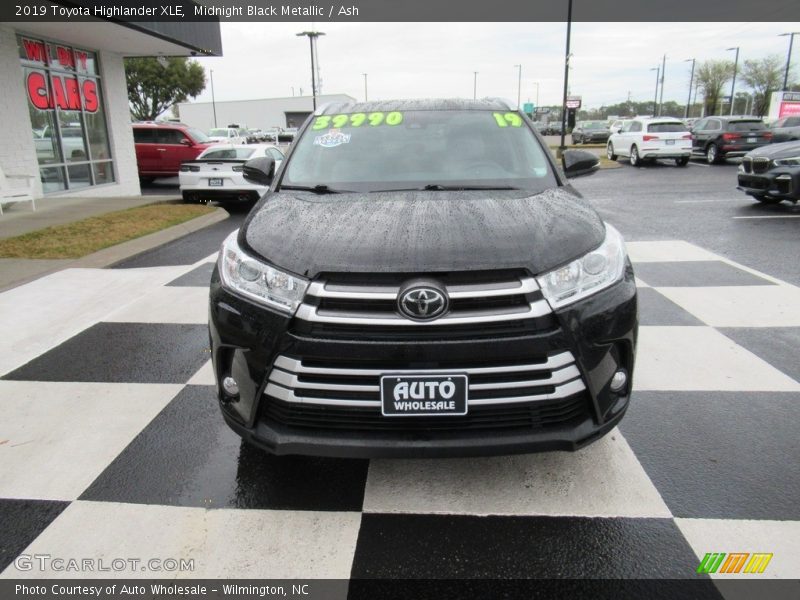 Midnight Black Metallic / Ash 2019 Toyota Highlander XLE