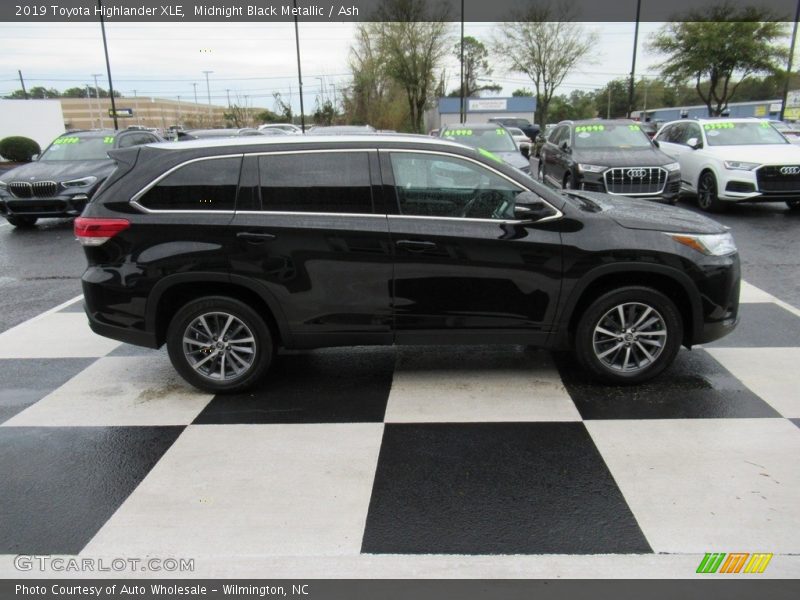 Midnight Black Metallic / Ash 2019 Toyota Highlander XLE