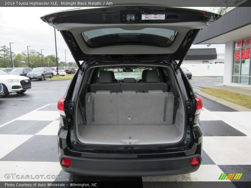 Midnight Black Metallic / Ash 2019 Toyota Highlander XLE