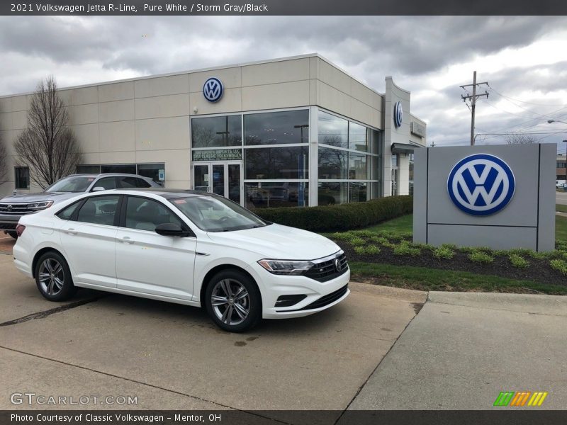 Front 3/4 View of 2021 Jetta R-Line