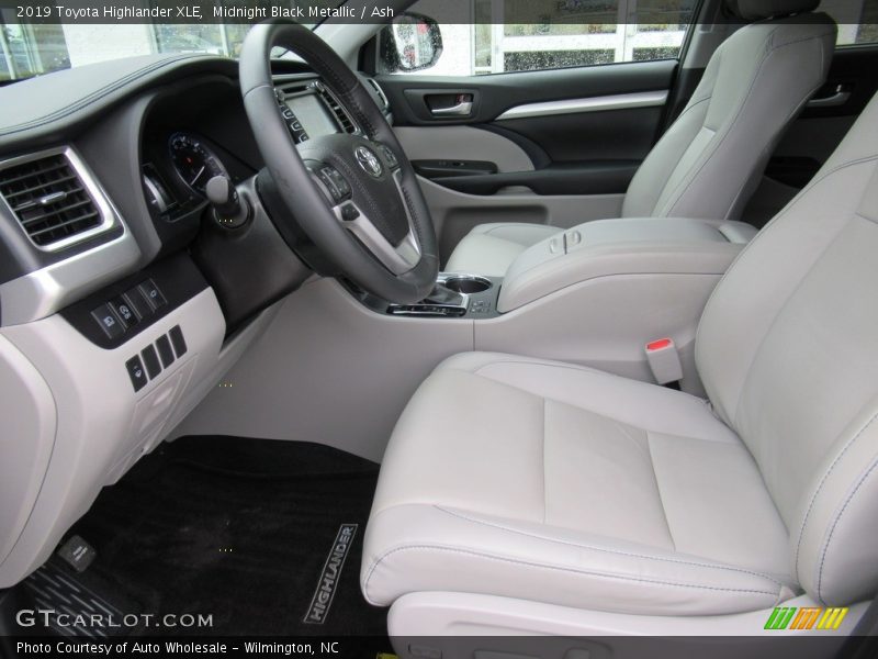 Midnight Black Metallic / Ash 2019 Toyota Highlander XLE