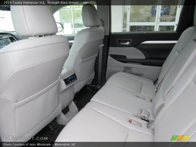 Midnight Black Metallic / Ash 2019 Toyota Highlander XLE