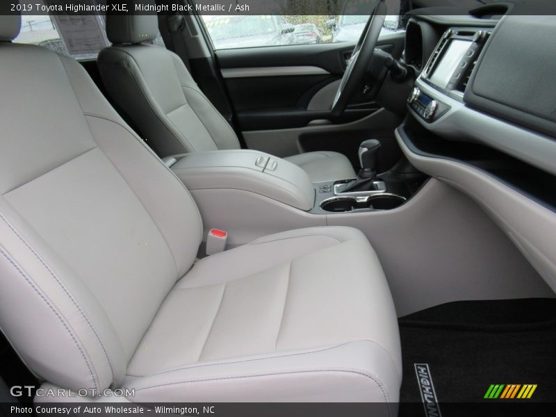 Midnight Black Metallic / Ash 2019 Toyota Highlander XLE