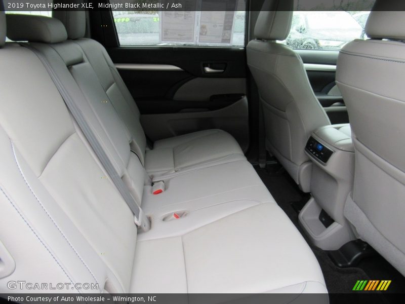 Midnight Black Metallic / Ash 2019 Toyota Highlander XLE