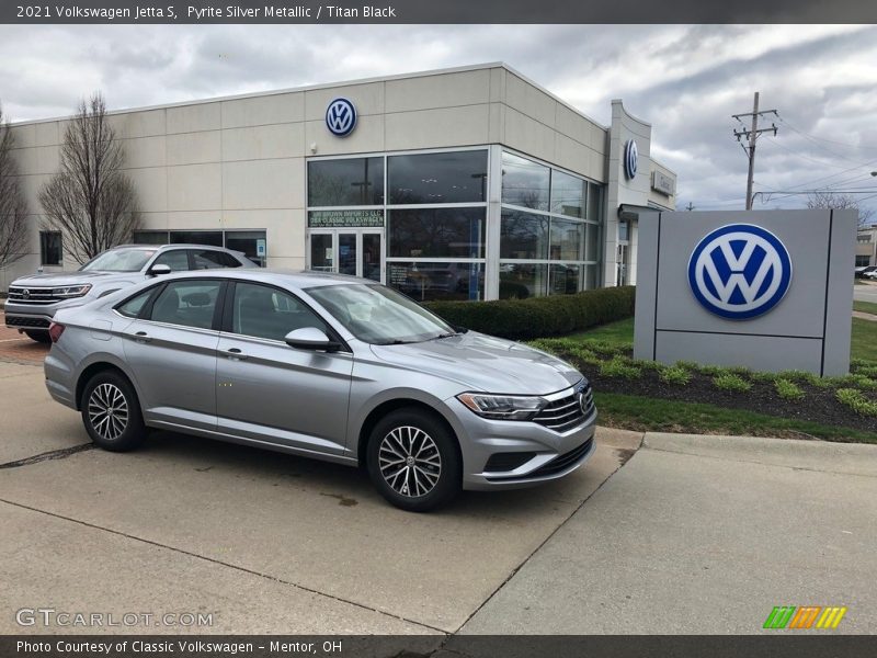 Front 3/4 View of 2021 Jetta S