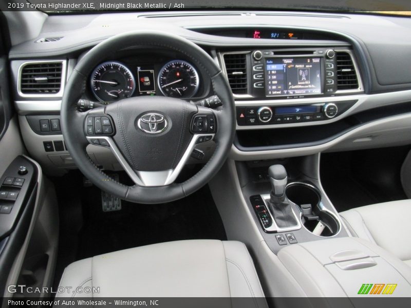 Midnight Black Metallic / Ash 2019 Toyota Highlander XLE