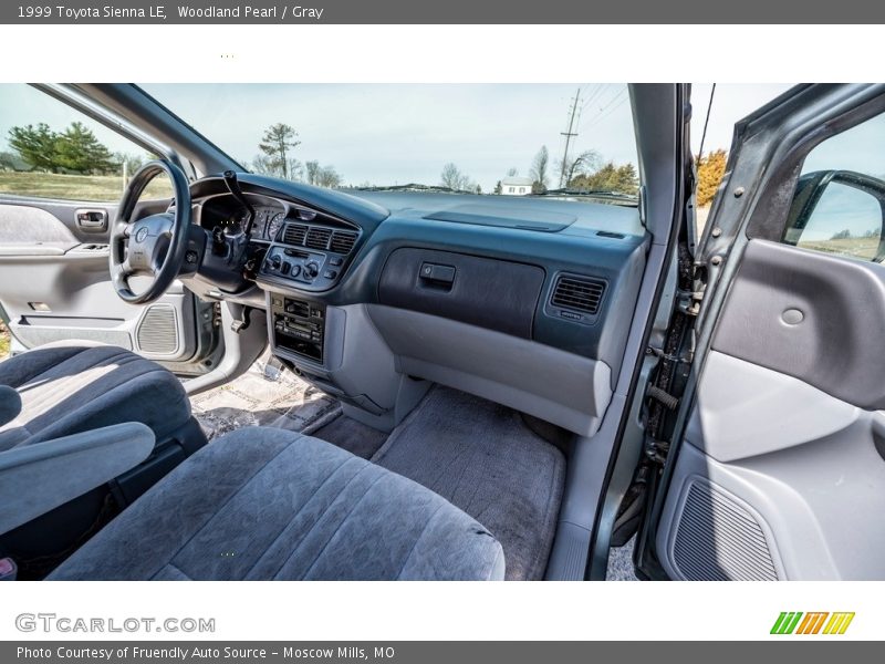Woodland Pearl / Gray 1999 Toyota Sienna LE