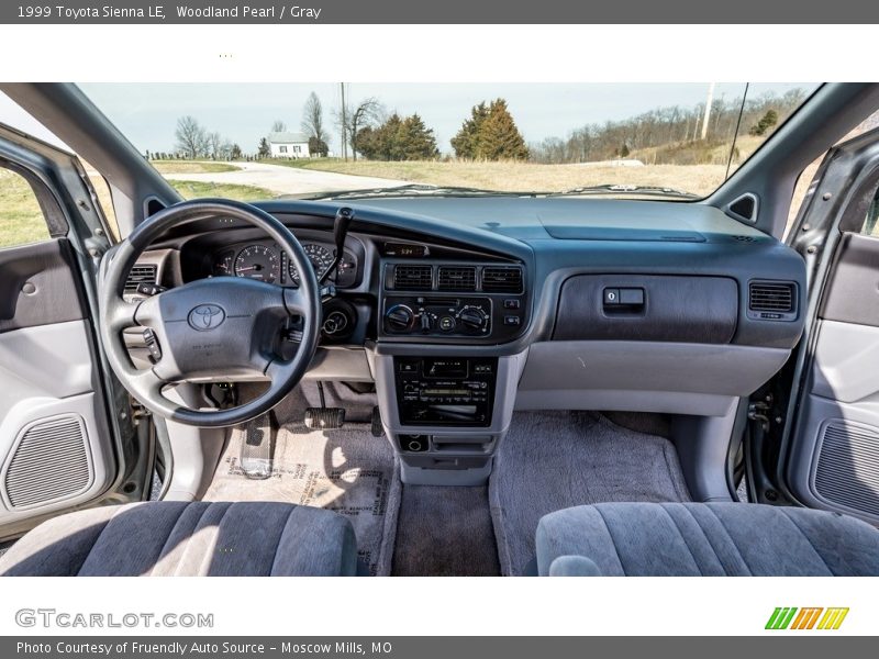 Woodland Pearl / Gray 1999 Toyota Sienna LE