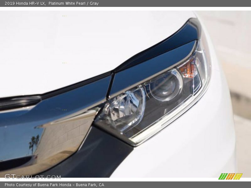 Platinum White Pearl / Gray 2019 Honda HR-V LX
