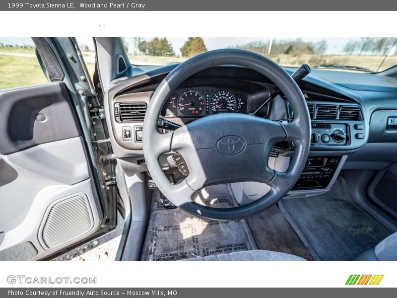 Woodland Pearl / Gray 1999 Toyota Sienna LE