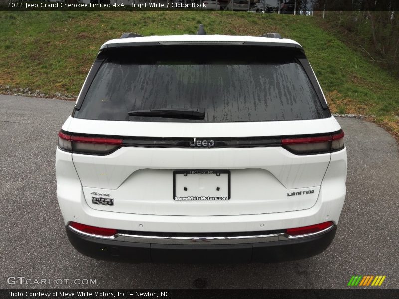 Bright White / Global Black 2022 Jeep Grand Cherokee Limited 4x4