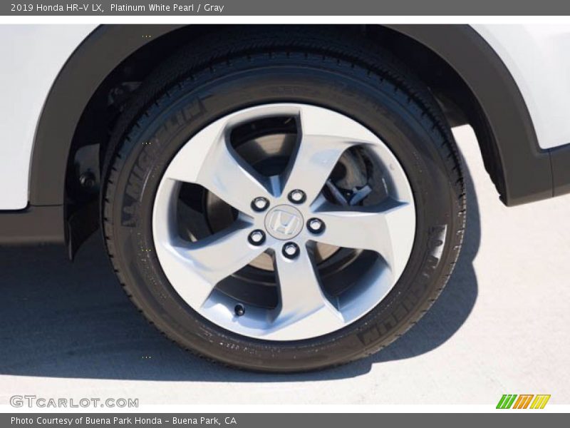 Platinum White Pearl / Gray 2019 Honda HR-V LX