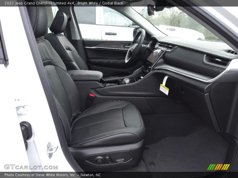 Front Seat of 2022 Grand Cherokee Limited 4x4