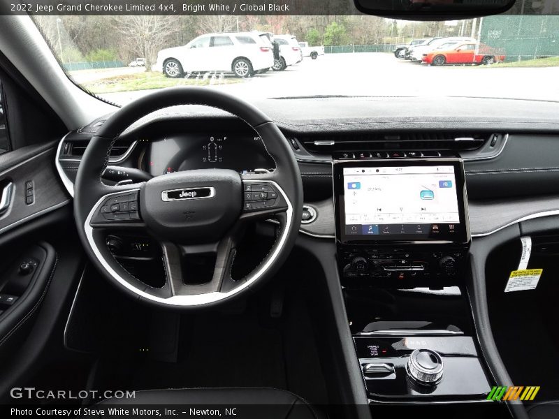 Front Seat of 2022 Grand Cherokee Limited 4x4