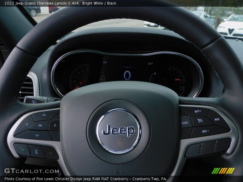 Bright White / Black 2022 Jeep Grand Cherokee Laredo X 4x4