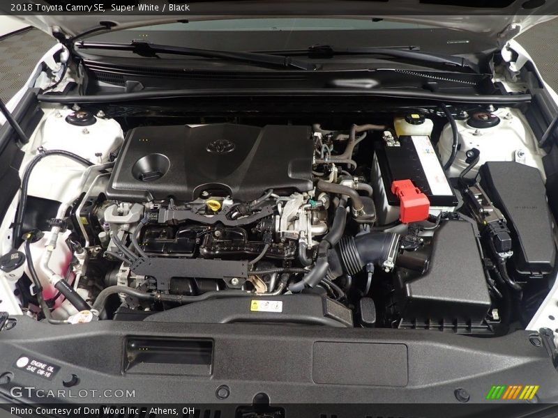 Super White / Black 2018 Toyota Camry SE