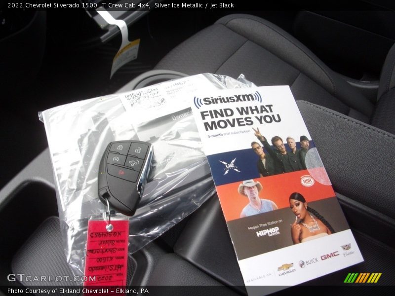 Silver Ice Metallic / Jet Black 2022 Chevrolet Silverado 1500 LT Crew Cab 4x4