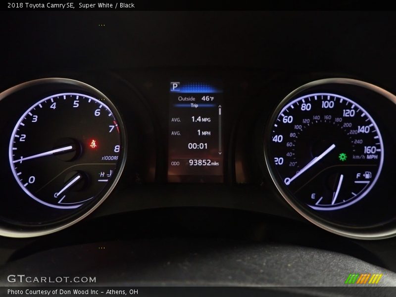 Super White / Black 2018 Toyota Camry SE