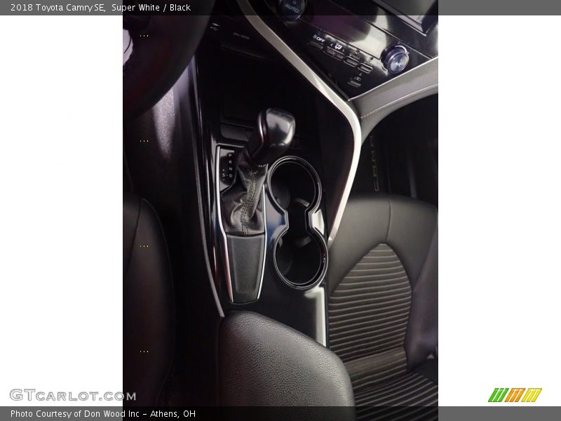Super White / Black 2018 Toyota Camry SE
