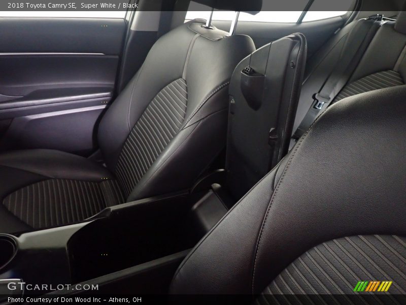 Super White / Black 2018 Toyota Camry SE