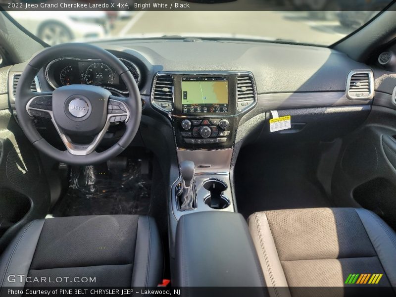 Bright White / Black 2022 Jeep Grand Cherokee Laredo X 4x4