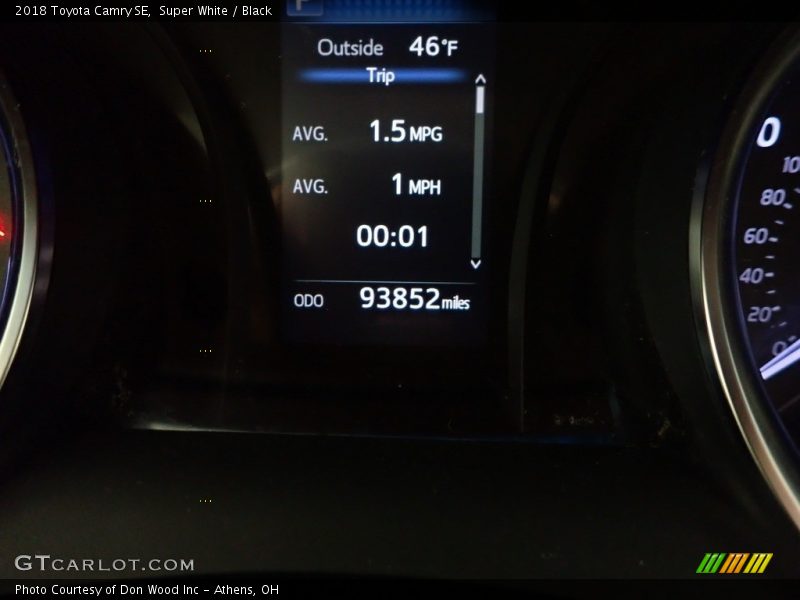 Super White / Black 2018 Toyota Camry SE