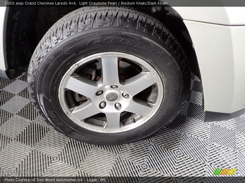 Light Graystone Pearl / Medium Khaki/Dark Khaki 2009 Jeep Grand Cherokee Laredo 4x4