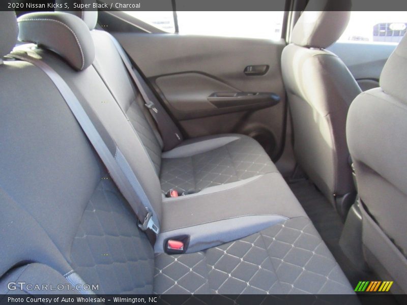 Super Black / Charcoal 2020 Nissan Kicks S