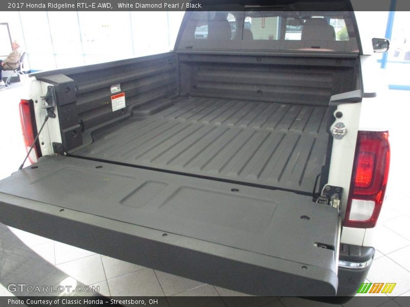 White Diamond Pearl / Black 2017 Honda Ridgeline RTL-E AWD