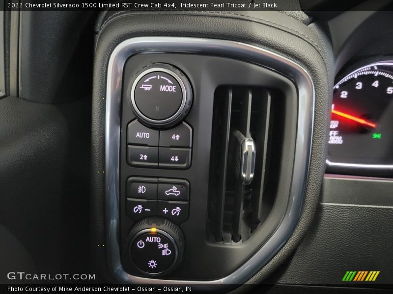 Iridescent Pearl Tricoat / Jet Black 2022 Chevrolet Silverado 1500 Limited RST Crew Cab 4x4