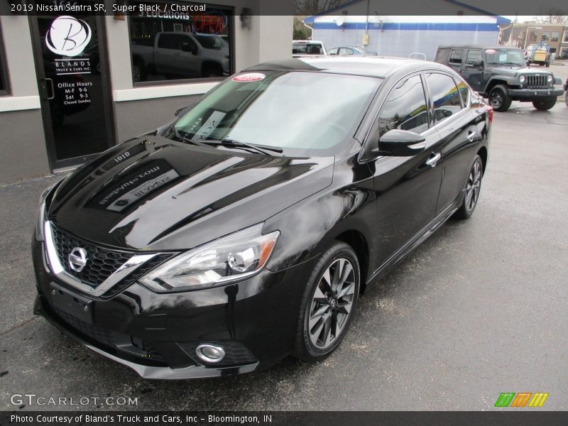 Super Black / Charcoal 2019 Nissan Sentra SR