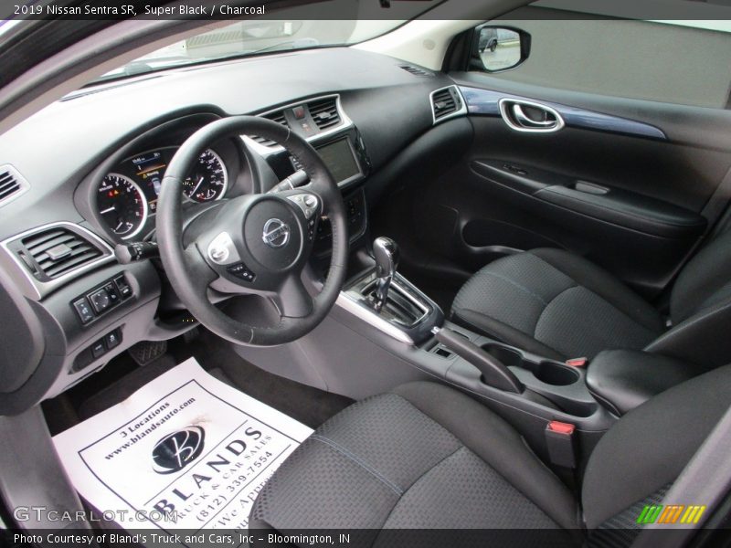 Super Black / Charcoal 2019 Nissan Sentra SR