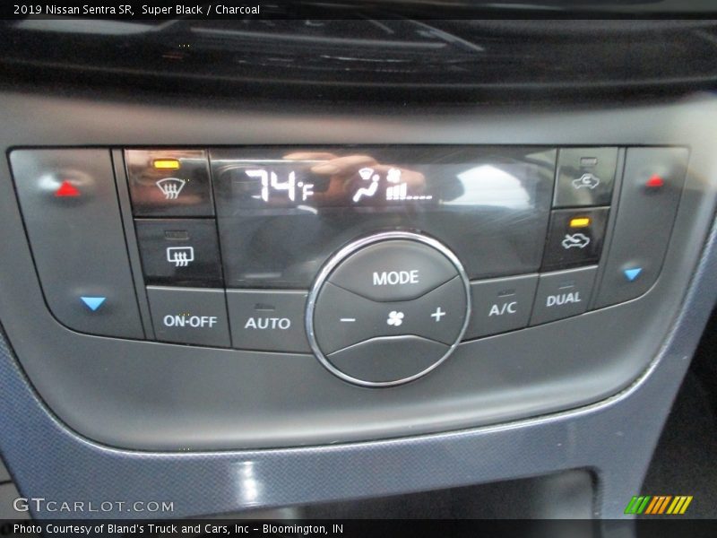 Super Black / Charcoal 2019 Nissan Sentra SR