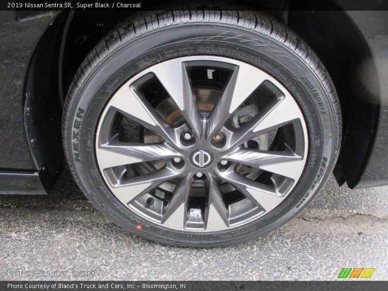 Super Black / Charcoal 2019 Nissan Sentra SR