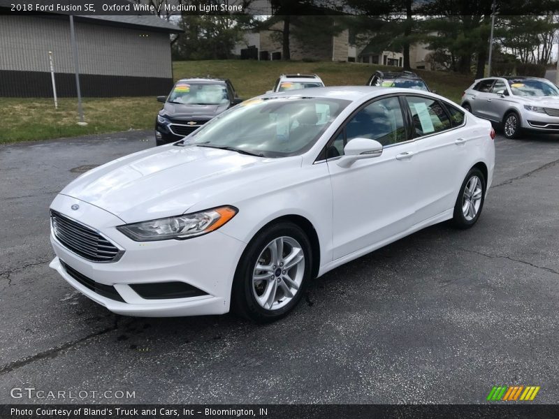 Oxford White / Medium Light Stone 2018 Ford Fusion SE