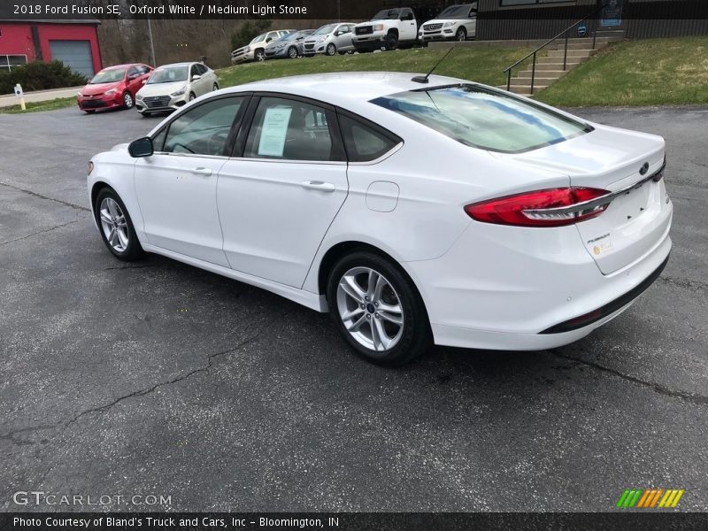 Oxford White / Medium Light Stone 2018 Ford Fusion SE