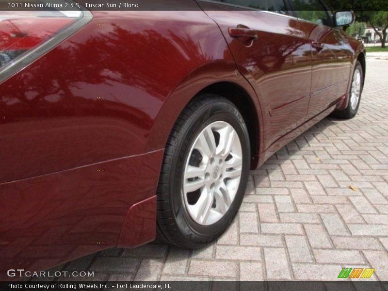 Tuscan Sun / Blond 2011 Nissan Altima 2.5 S