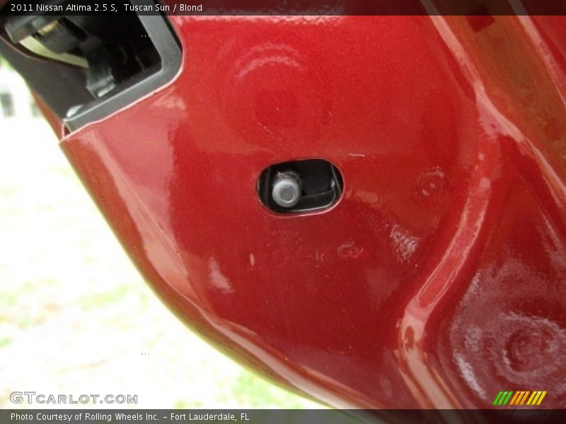 Tuscan Sun / Blond 2011 Nissan Altima 2.5 S