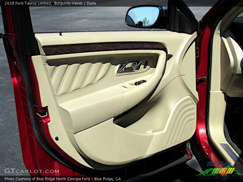 Burgundy Velvet / Dune 2018 Ford Taurus Limited