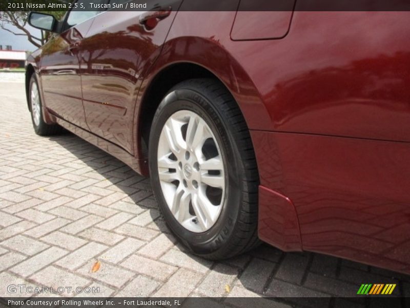 Tuscan Sun / Blond 2011 Nissan Altima 2.5 S