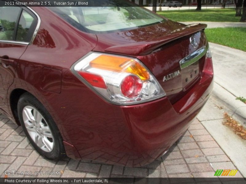 Tuscan Sun / Blond 2011 Nissan Altima 2.5 S