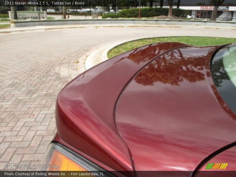 Tuscan Sun / Blond 2011 Nissan Altima 2.5 S