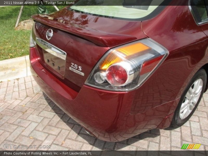 Tuscan Sun / Blond 2011 Nissan Altima 2.5 S