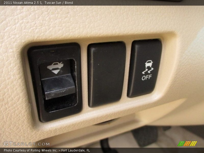 Tuscan Sun / Blond 2011 Nissan Altima 2.5 S