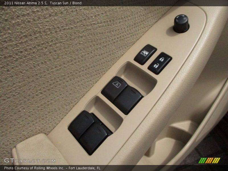 Tuscan Sun / Blond 2011 Nissan Altima 2.5 S