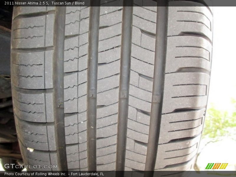 Tuscan Sun / Blond 2011 Nissan Altima 2.5 S