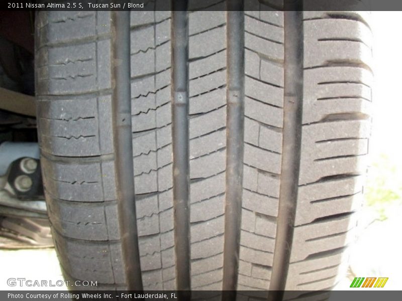 Tuscan Sun / Blond 2011 Nissan Altima 2.5 S