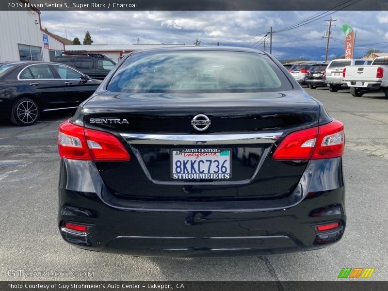 Super Black / Charcoal 2019 Nissan Sentra S