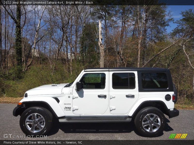 Bright White / Black 2022 Jeep Wrangler Unlimited Sahara 4x4